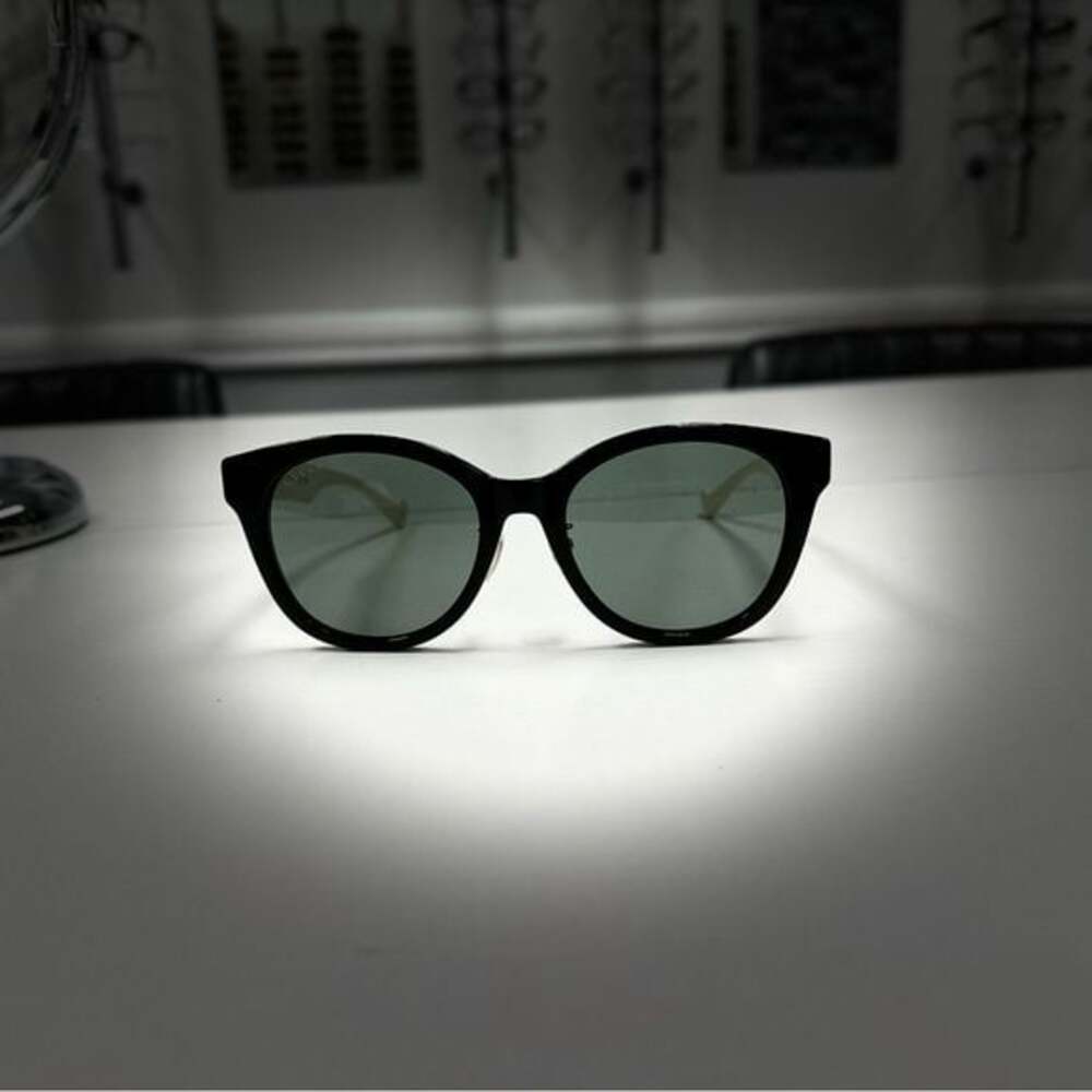 Women’s Gucci Classic Black Sunglasses